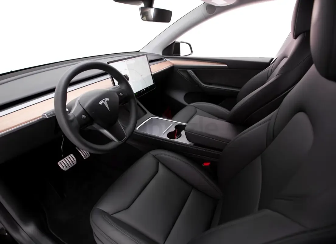 Tesla Model Y AT (299 hp) - 7