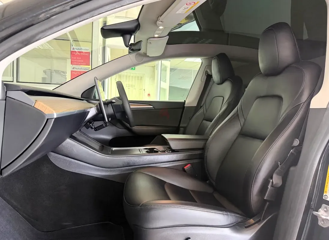 Tesla Model Y AT (299 hp) - 6