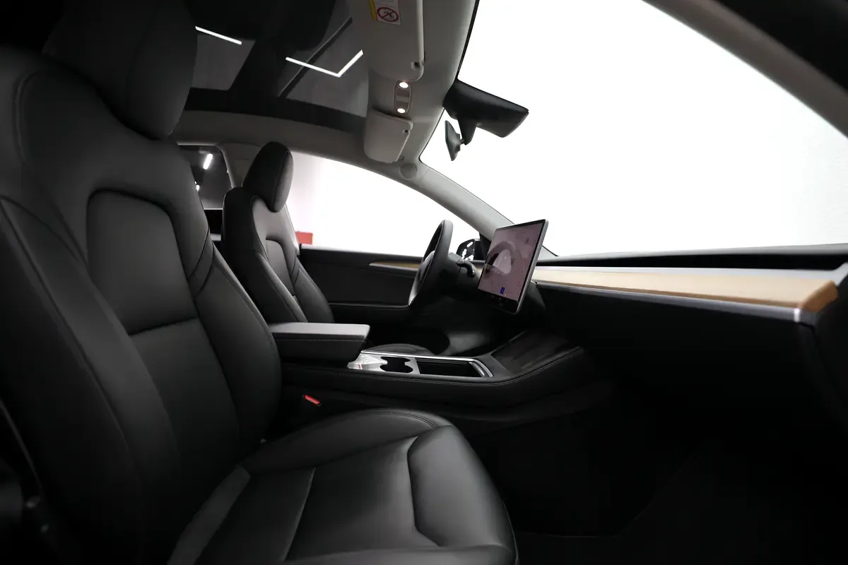 Tesla Model Y AT (299 حصان) - 7