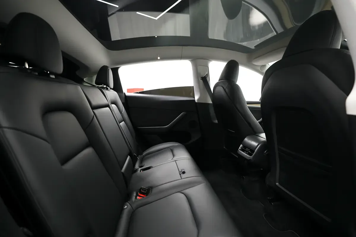 Tesla Model Y AT (299 حصان) - 8