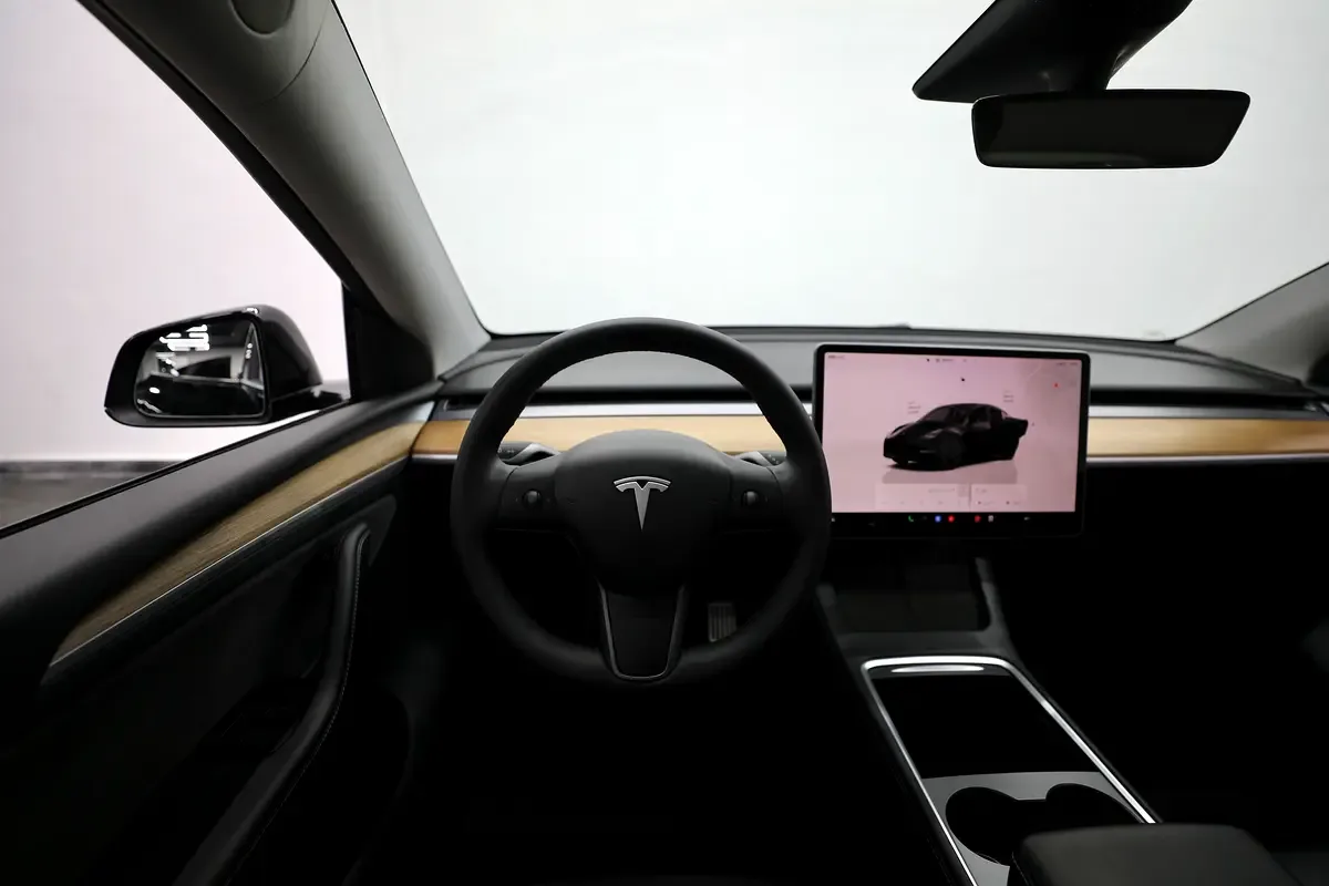 Tesla Model Y AT (299 حصان) - 12