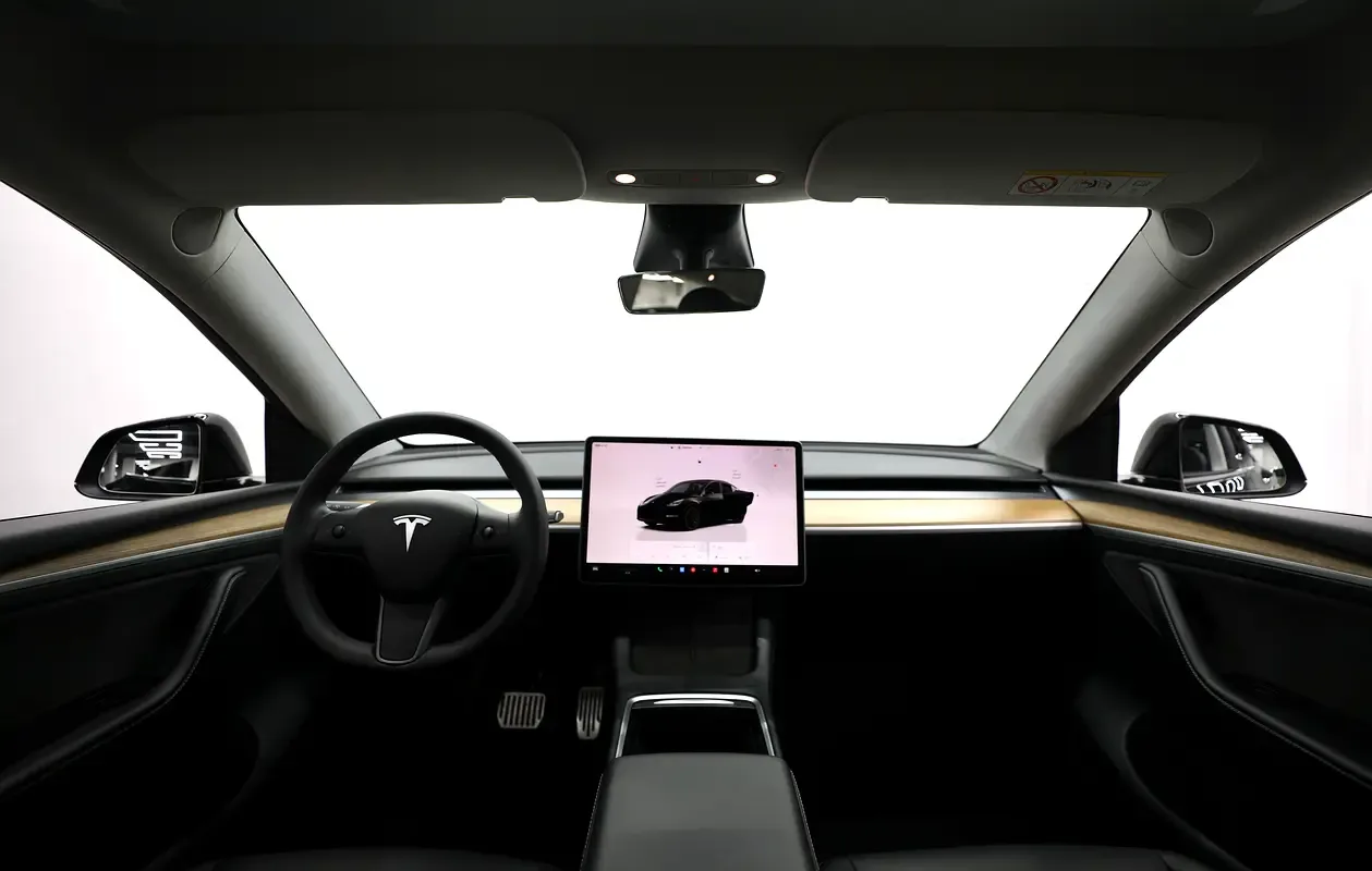Tesla Model Y AT (299 حصان) - 11