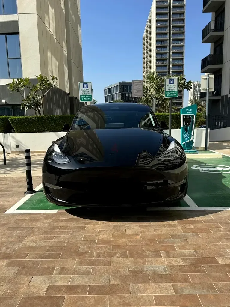 Tesla Model Y AT (299 حصان) - 2