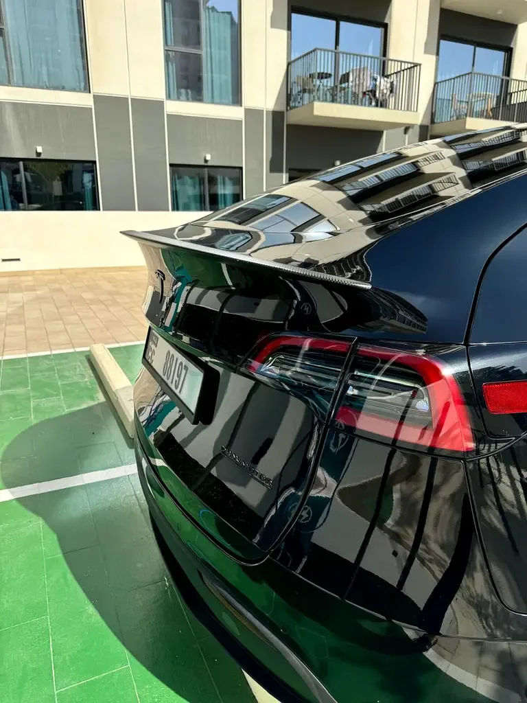 Tesla Model Y AT (299 حصان) - 8
