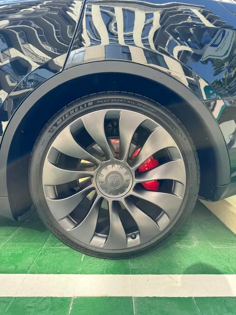 Tesla Model Y AT (299 حصان) - 7