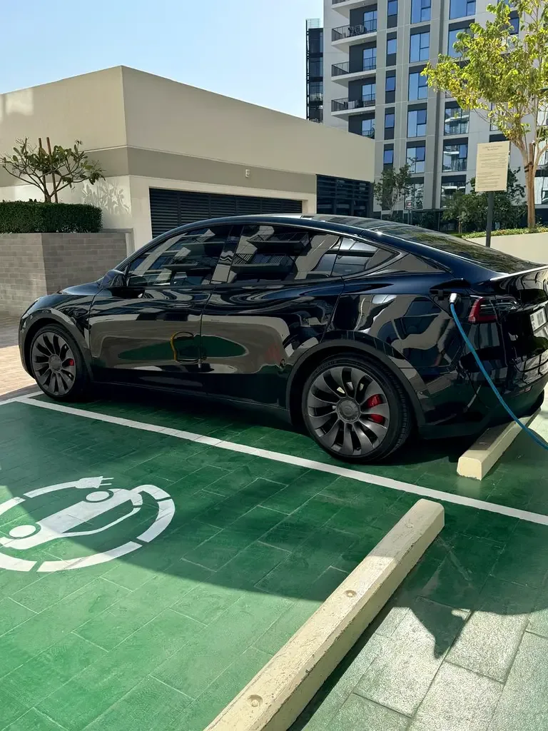 Tesla Model Y AT (299 حصان) - 12