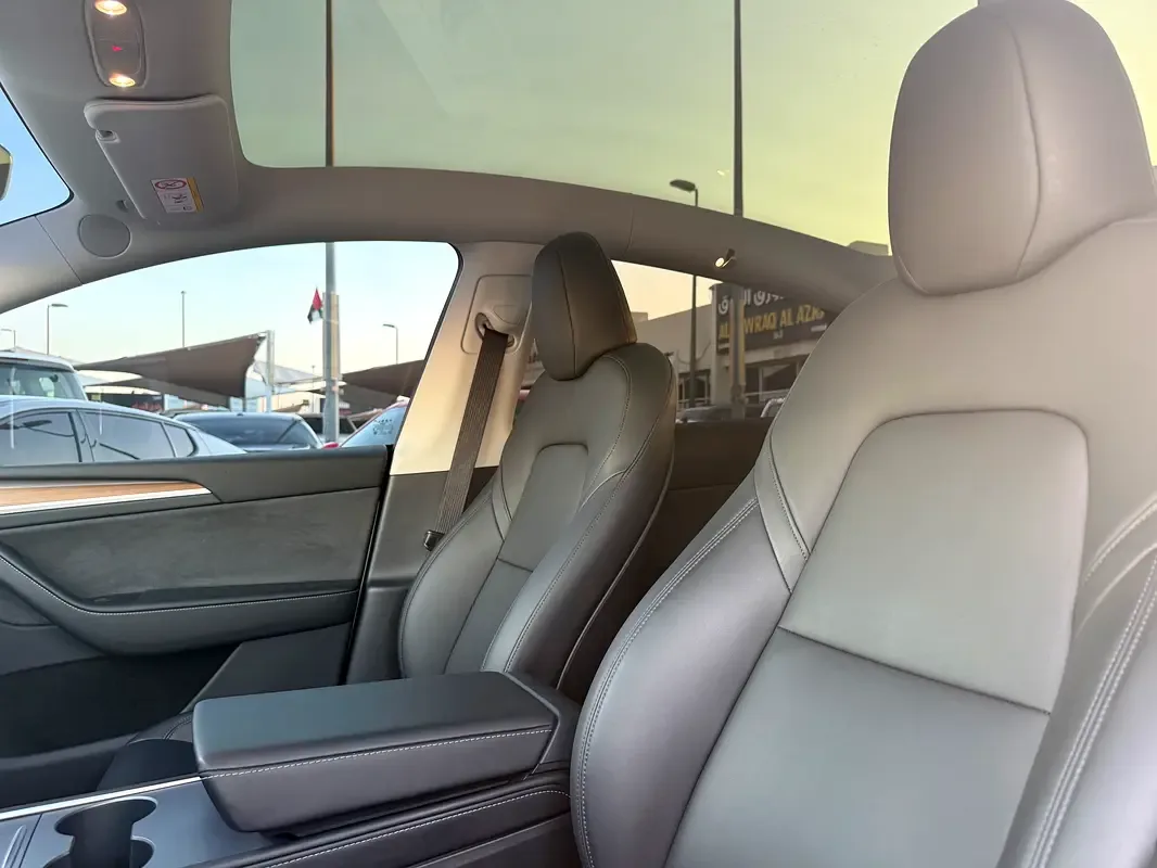 Tesla Model Y AT 4WD (345 حصان) - 8
