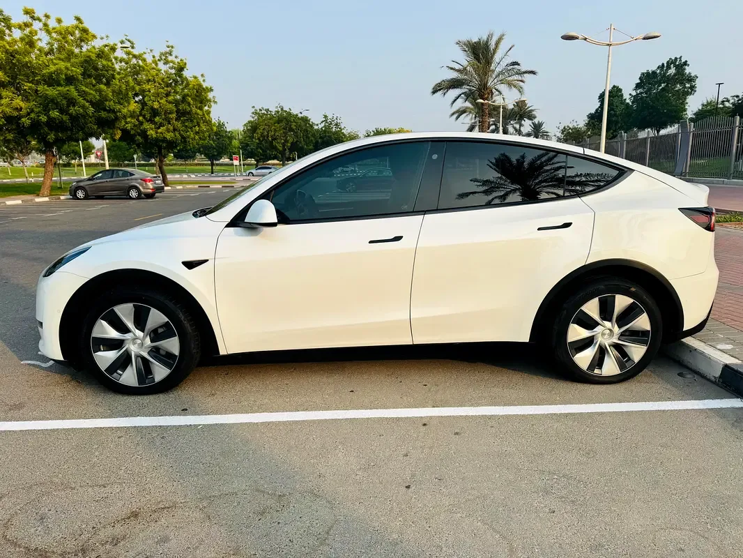 Tesla Model Y AT 4WD (345 حصان) - 7