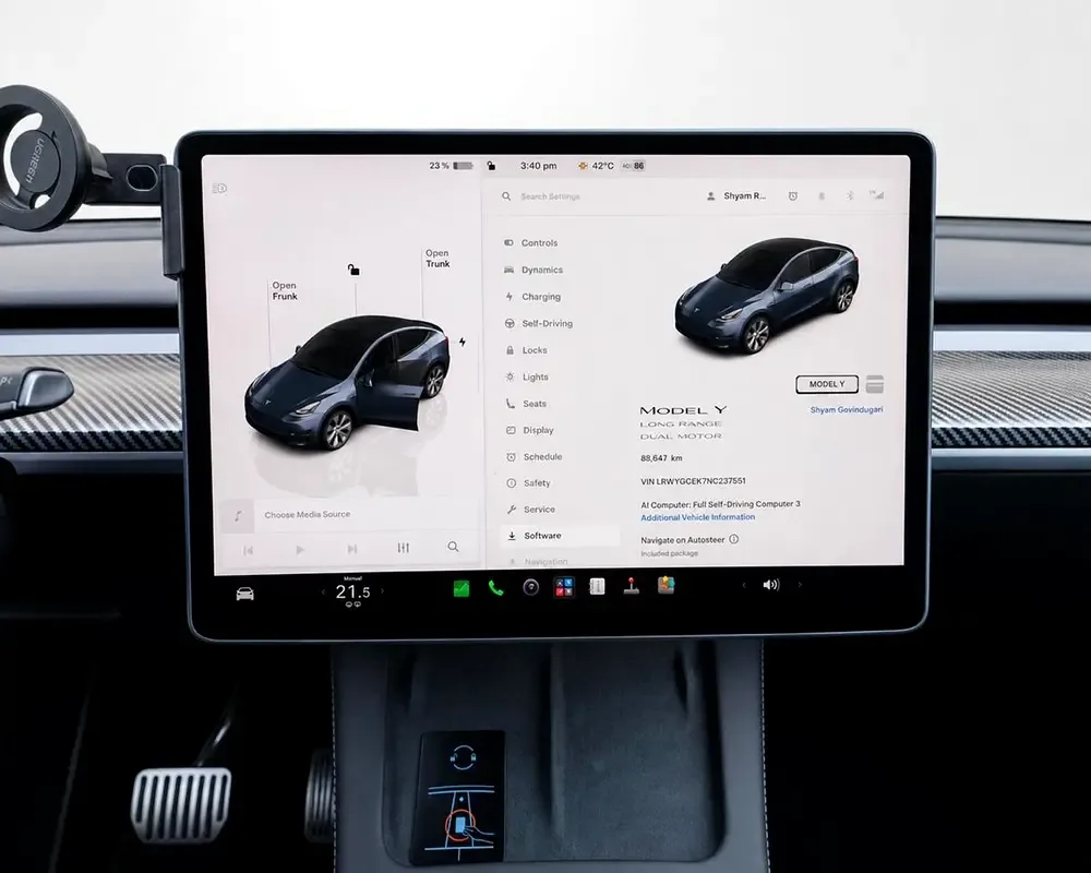 Tesla Model Y AT 4WD (345 حصان) - 12