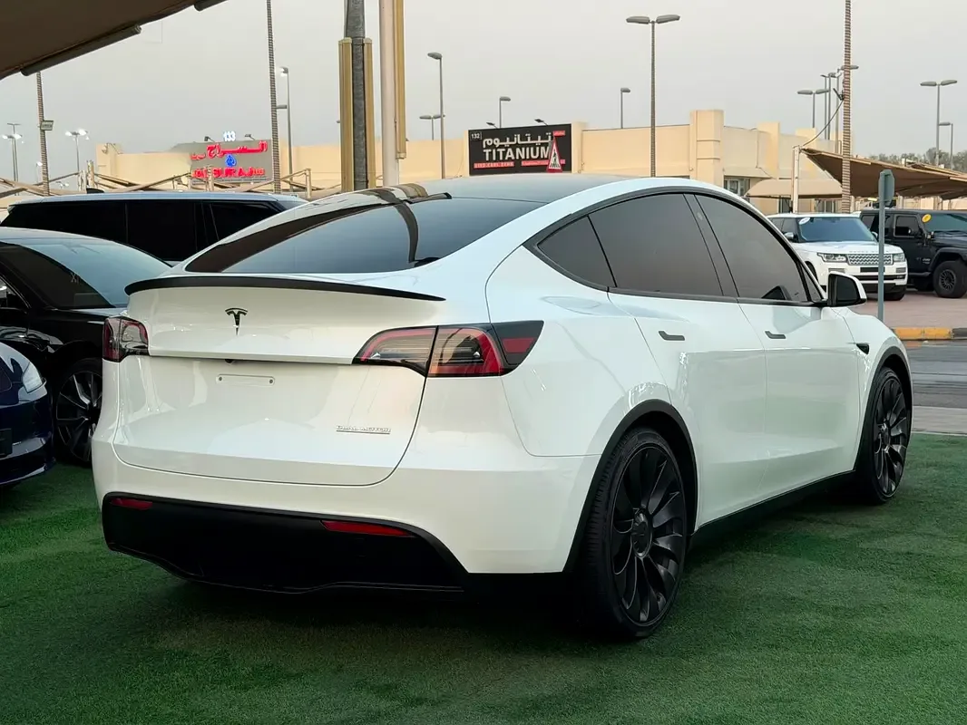 Tesla Model Y AT 4WD (345 حصان) - 3