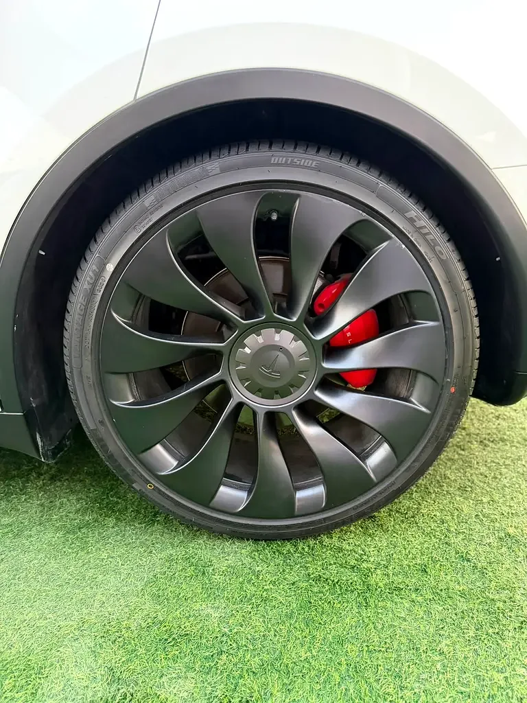 Tesla Model Y AT 4WD (345 حصان) - 6