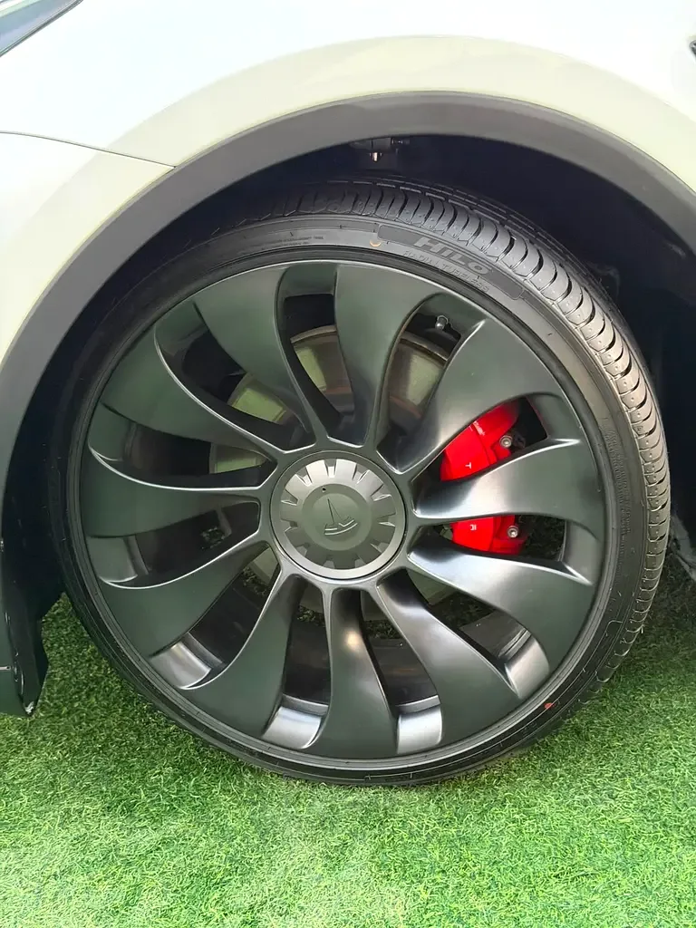 Tesla Model Y AT 4WD (345 حصان) - 5