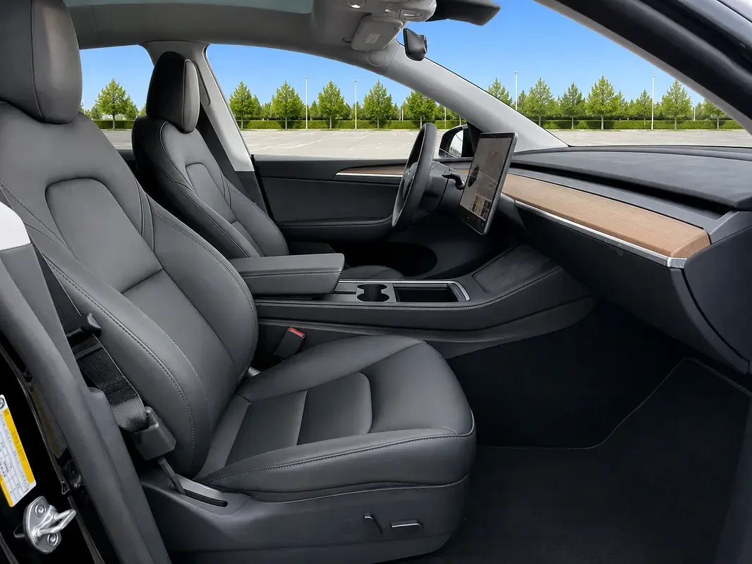 Tesla Model Y AT 4WD (345 hp) - 9