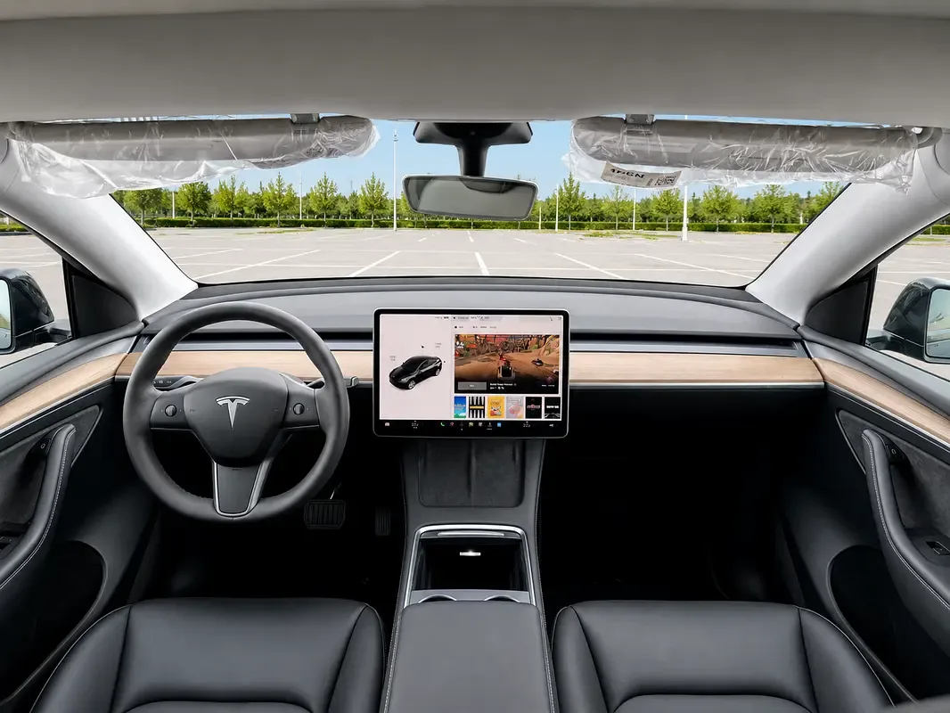 Tesla Model Y AT 4WD (345 hp) - 8