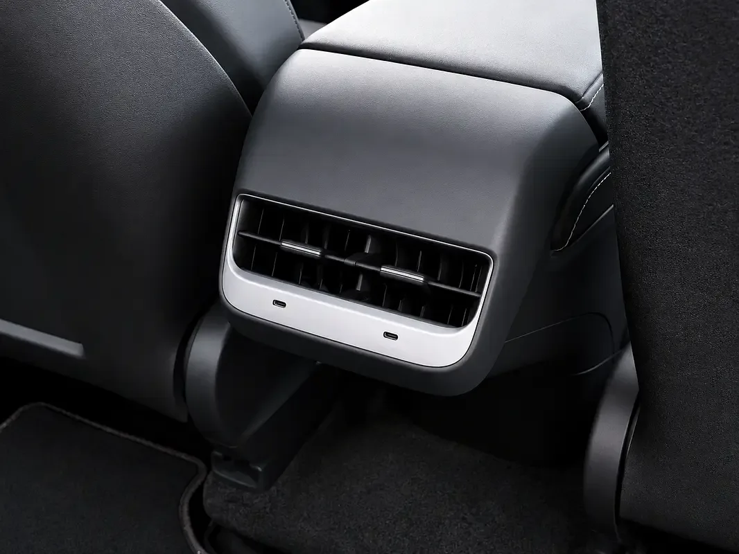 Tesla Model Y AT 4WD (345 hp) - 14