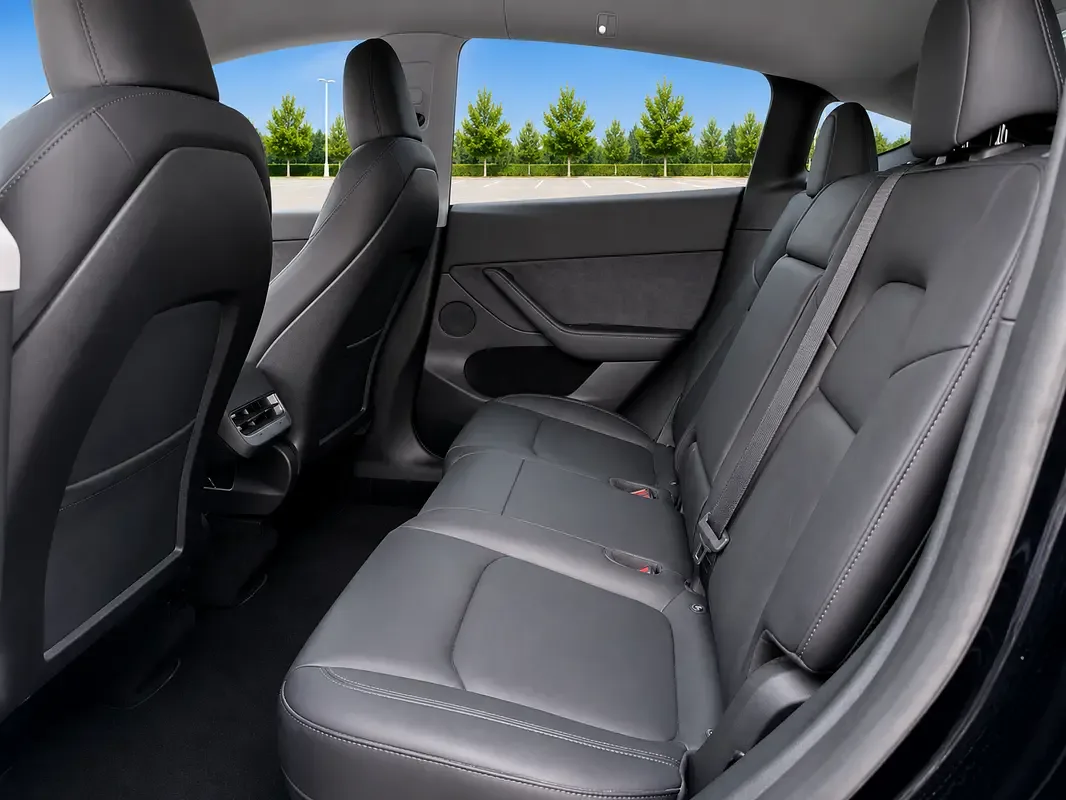 Tesla Model Y AT 4WD (345 hp) - 12