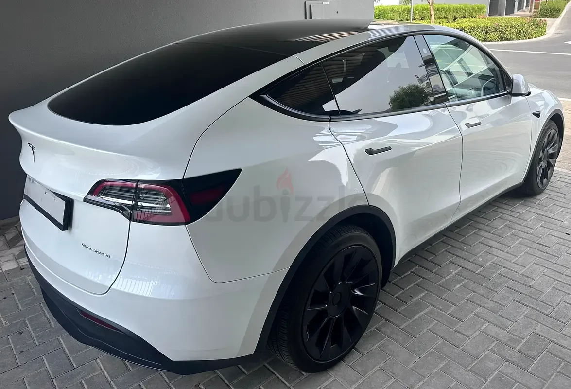 Tesla Model Y AT 4WD (345 حصان) - 4