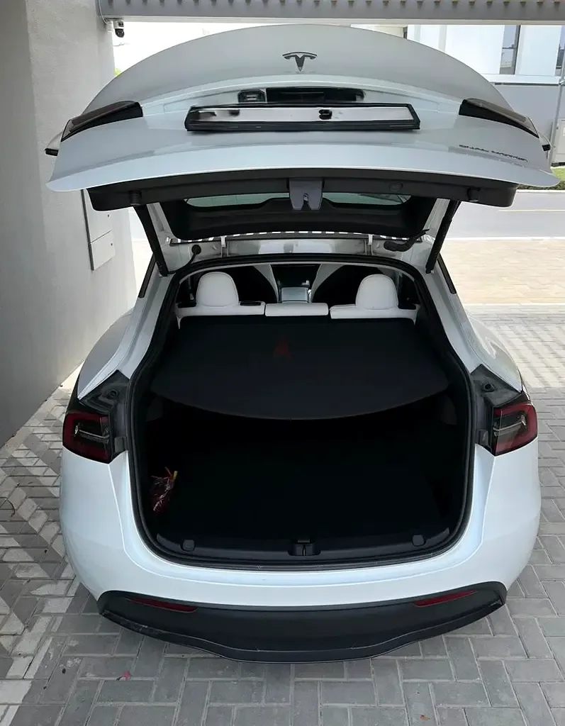 Tesla Model Y AT 4WD (345 حصان) - 6