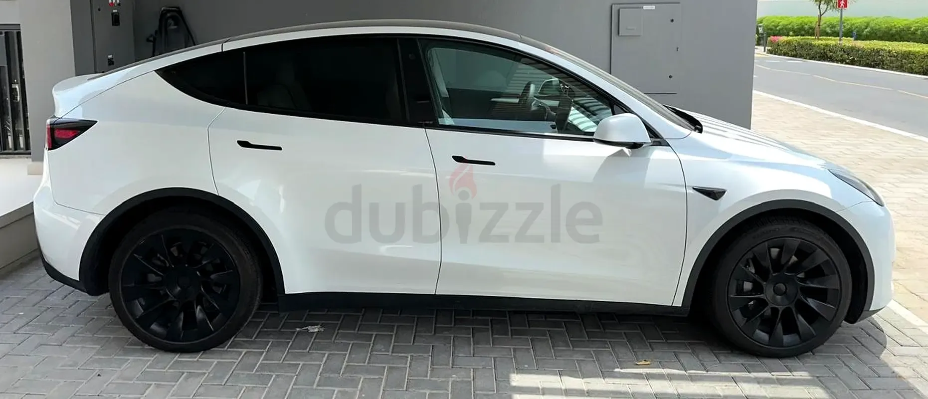 Tesla Model Y AT 4WD (345 حصان) - 7