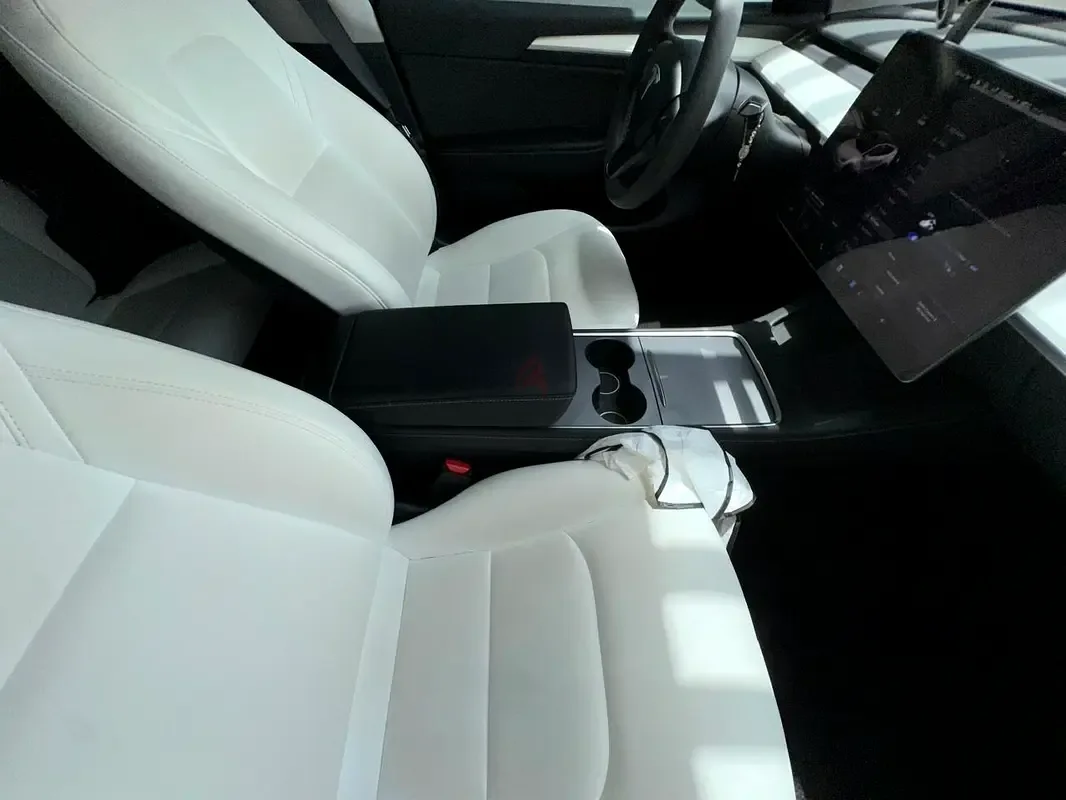 Tesla Model Y AT 4WD (345 حصان) - 8