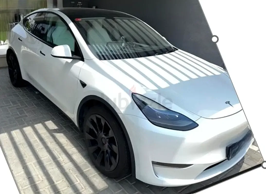 Tesla Model Y AT 4WD (345 حصان) - 11