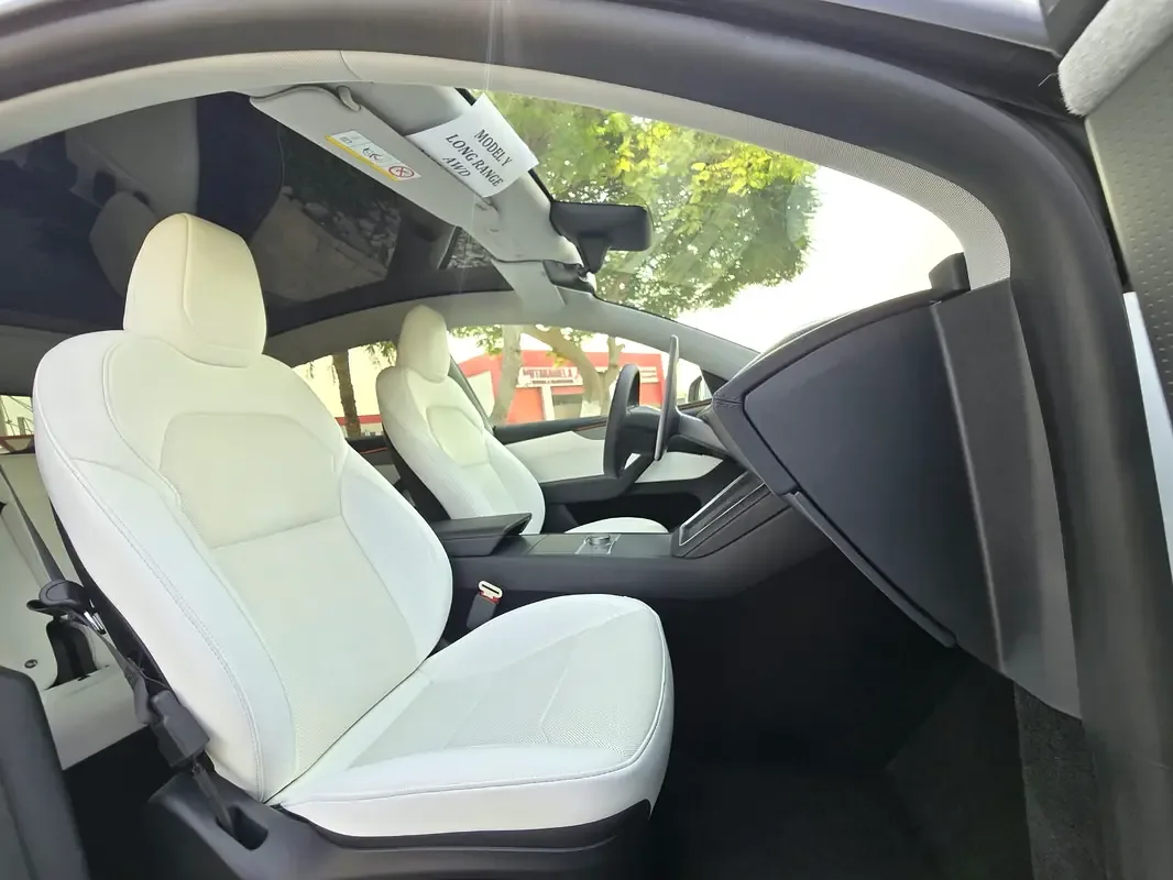 Tesla Model Y AT 4WD (345 حصان) - 7