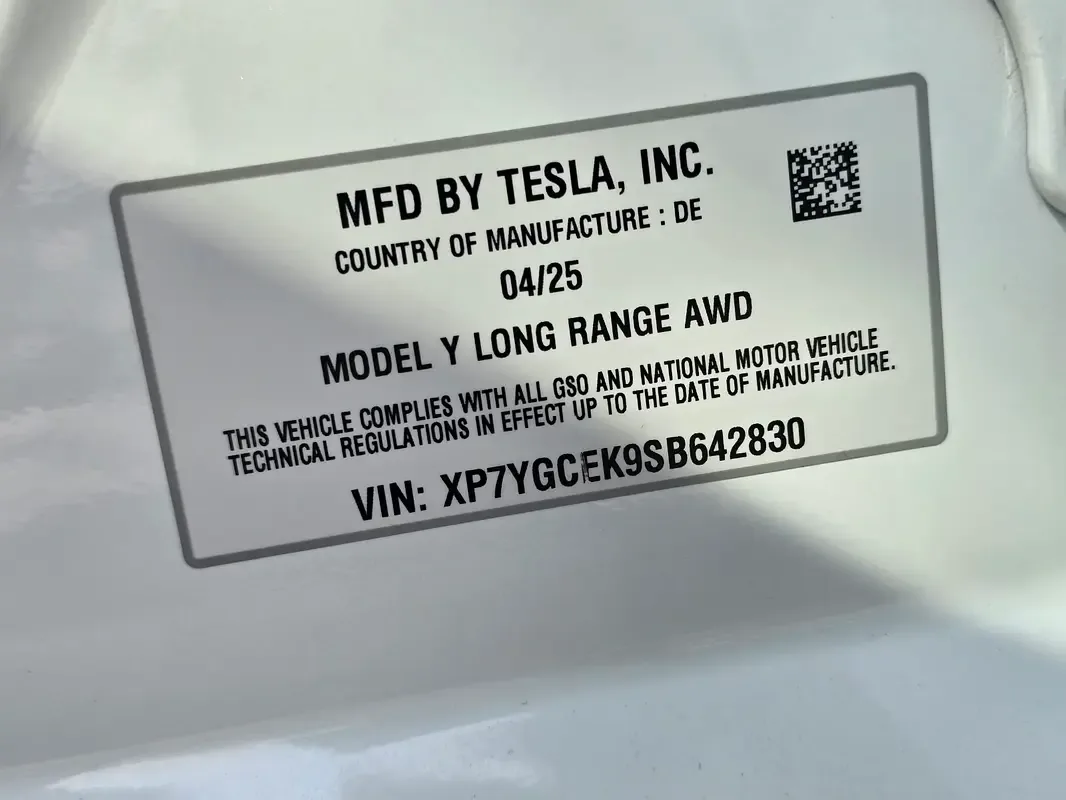 Tesla Model Y AT 4WD (345 حصان) - 18