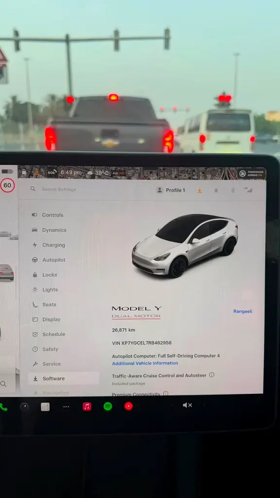 Tesla Model Y AT 4WD (450 حصان) - 13