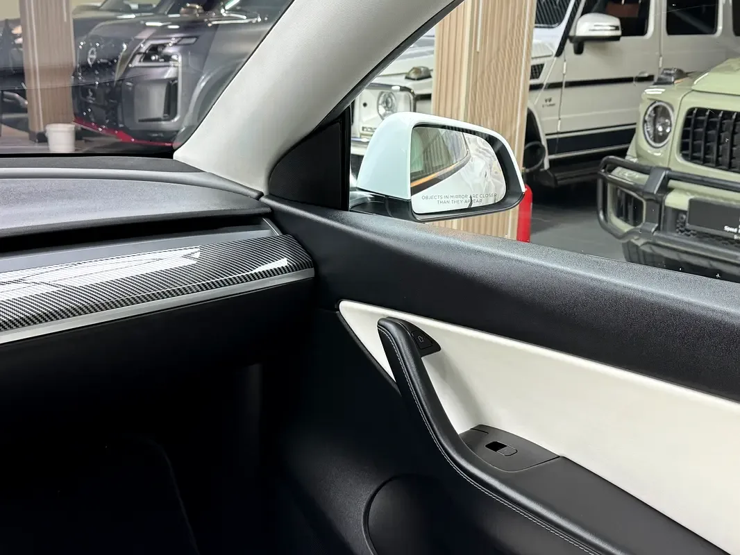 Tesla Model Y AT 4WD (450 hp) - 13