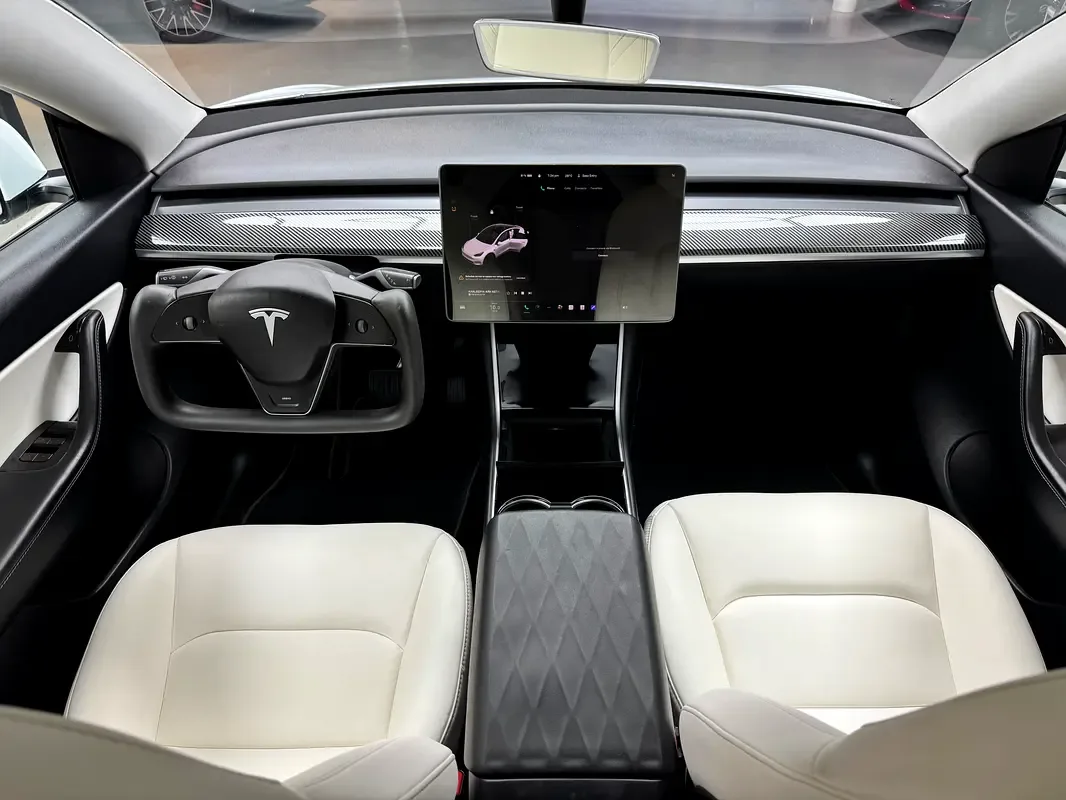 Tesla Model Y AT 4WD (450 hp) - 11