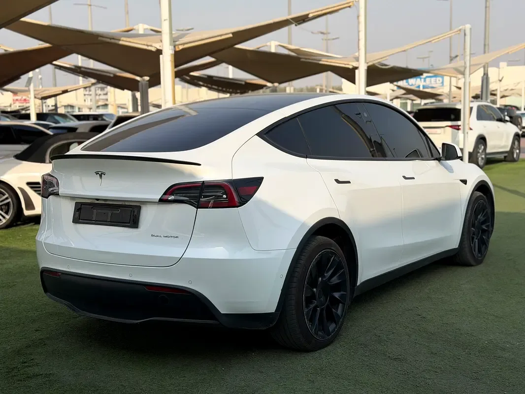 Tesla Model Y AT 4WD (534 حصان) - 5