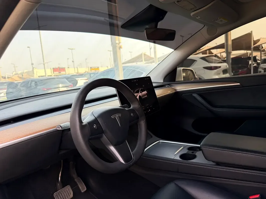 Tesla Model Y AT 4WD (534 حصان) - 9