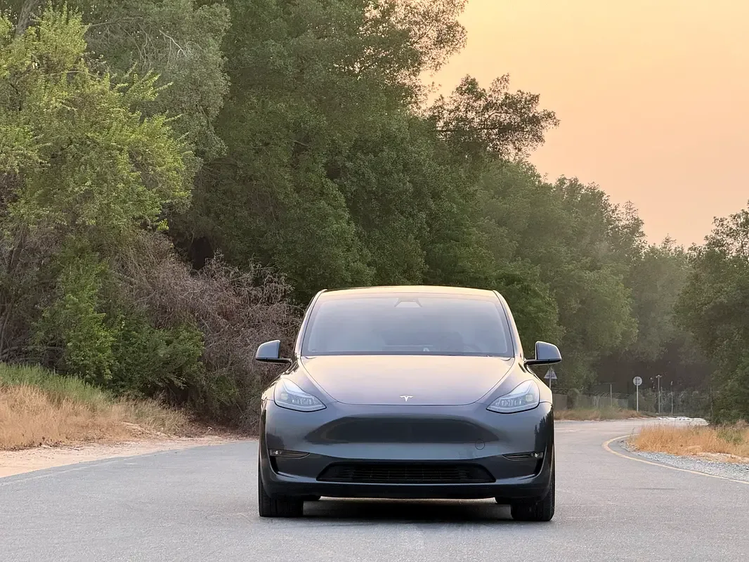 Tesla Model Y AT 4WD (534 حصان) - 2