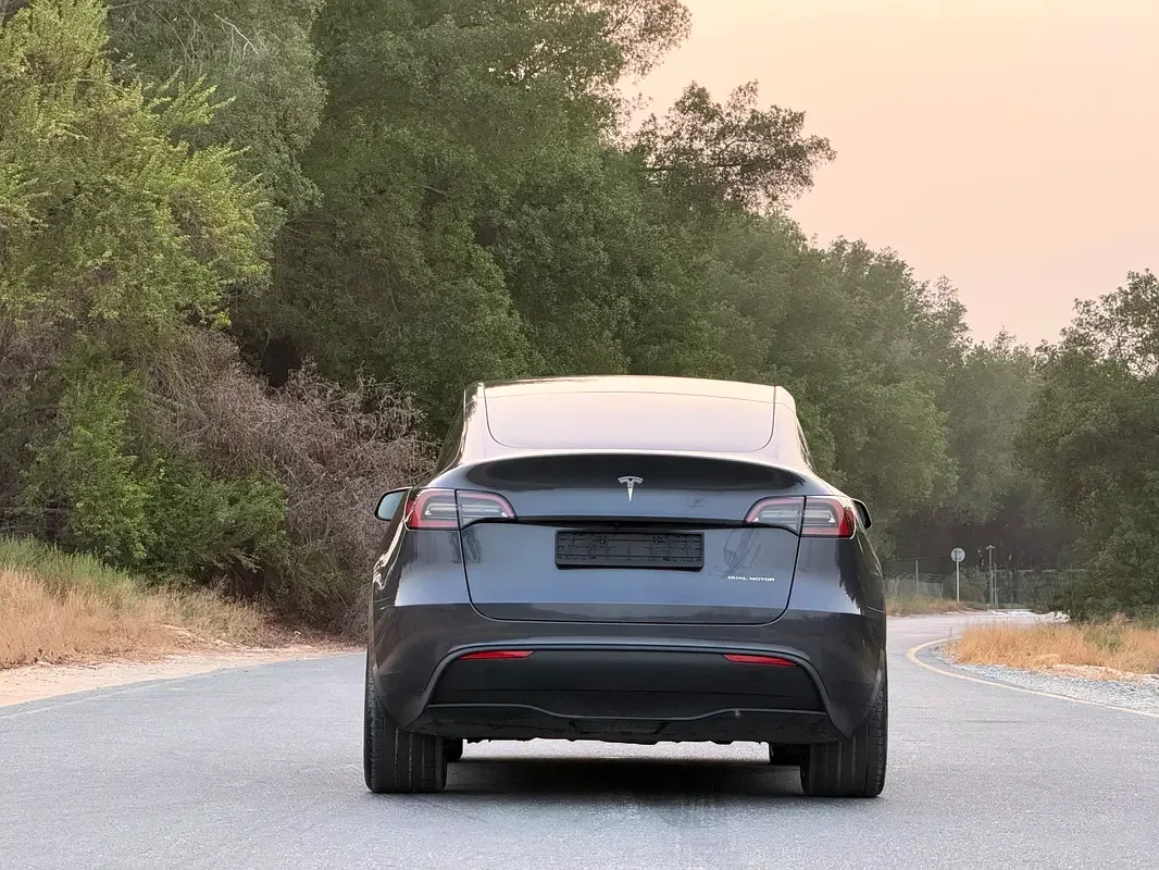 Tesla Model Y AT 4WD (534 حصان) - 5