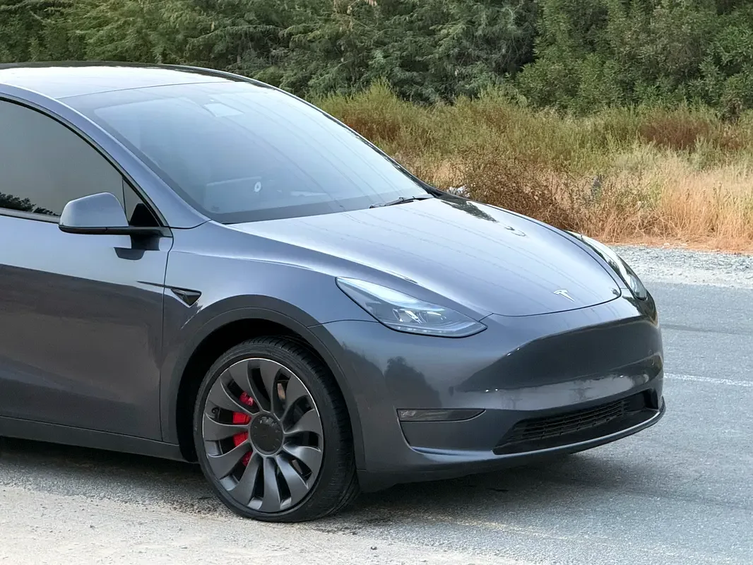 Tesla Model Y AT 4WD (534 حصان) - 8