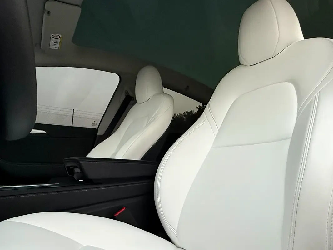 Tesla Model Y AT 4WD (534 حصان) - 14