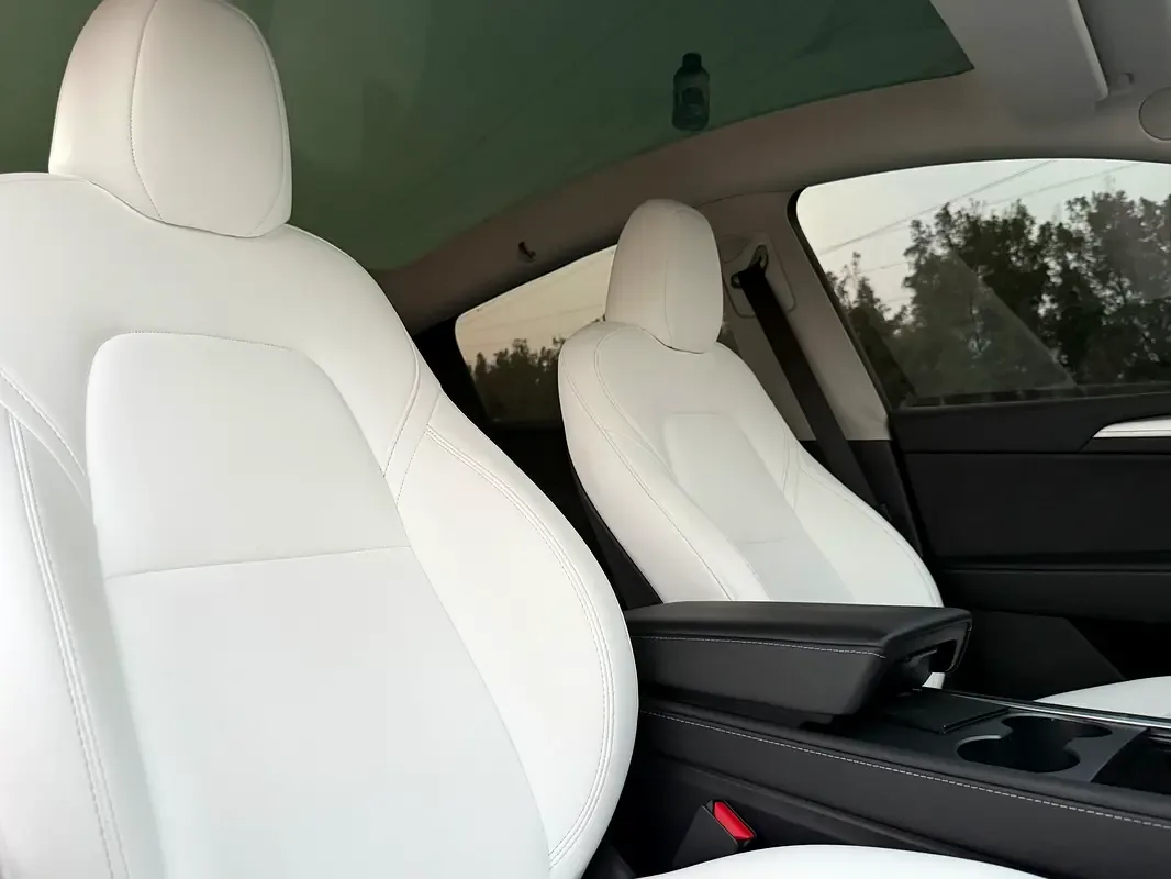 Tesla Model Y AT 4WD (534 حصان) - 16
