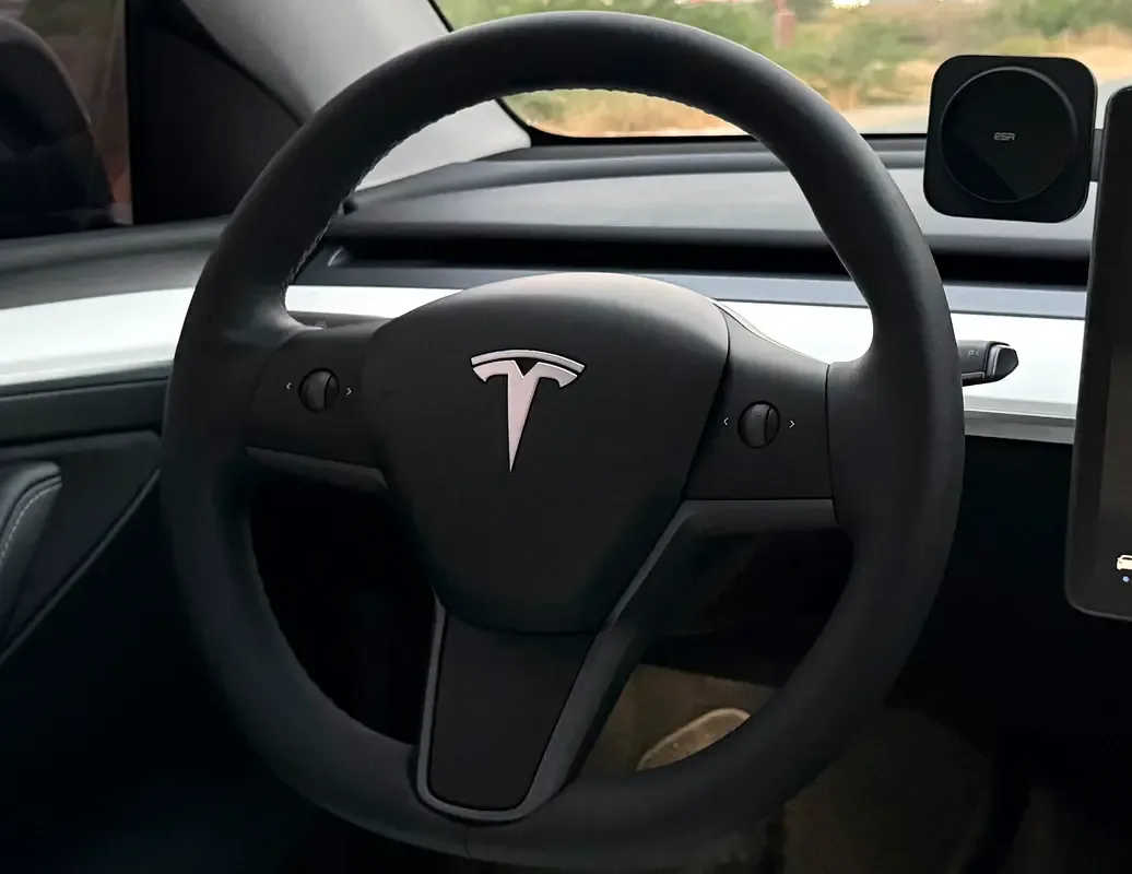 Tesla Model Y AT 4WD (534 حصان) - 18