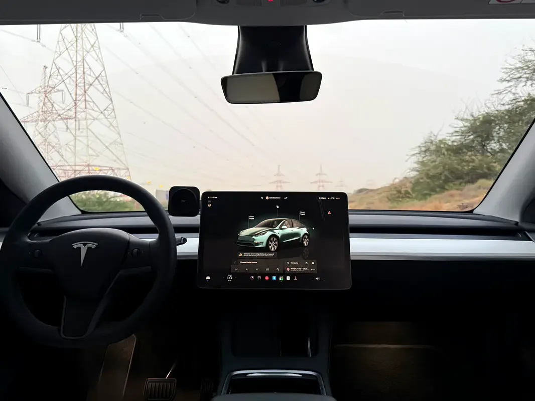 Tesla Model Y AT 4WD (534 حصان) - 19
