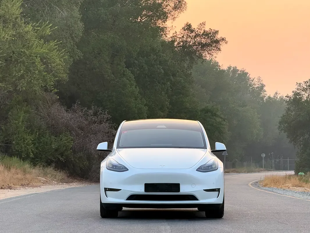 Tesla Model Y AT 4WD (534 حصان) - 2