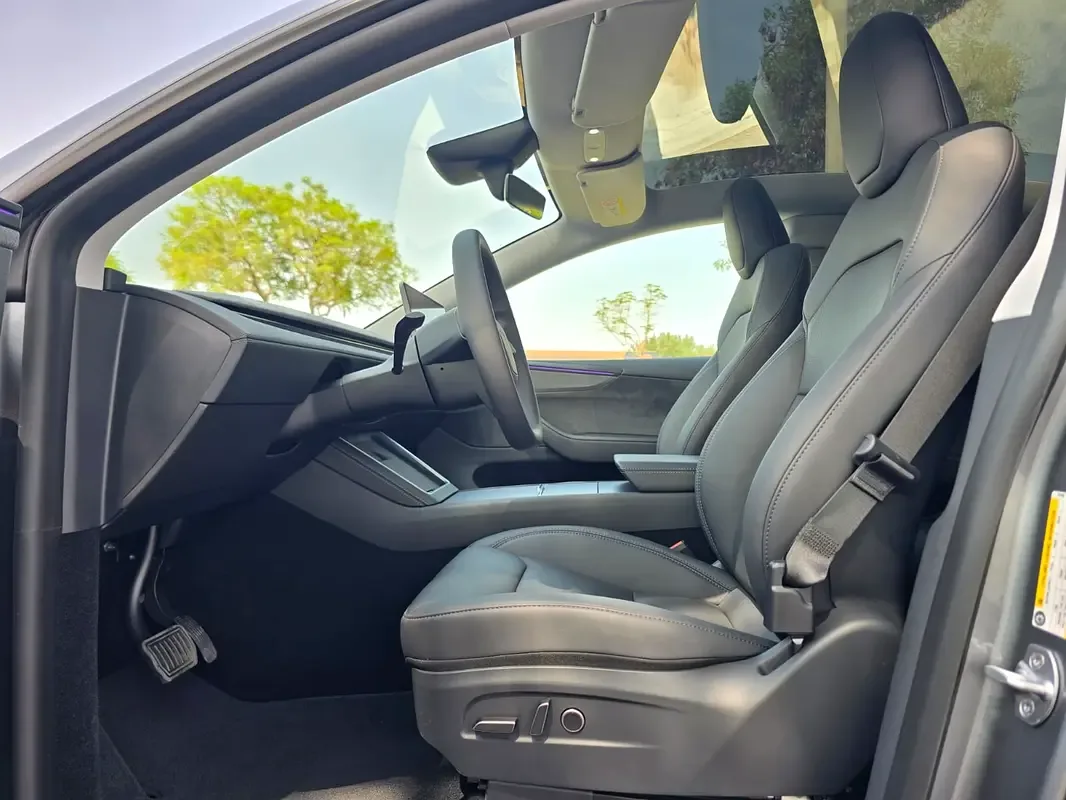 Tesla Model Y AT AWD (450 hp) - 4