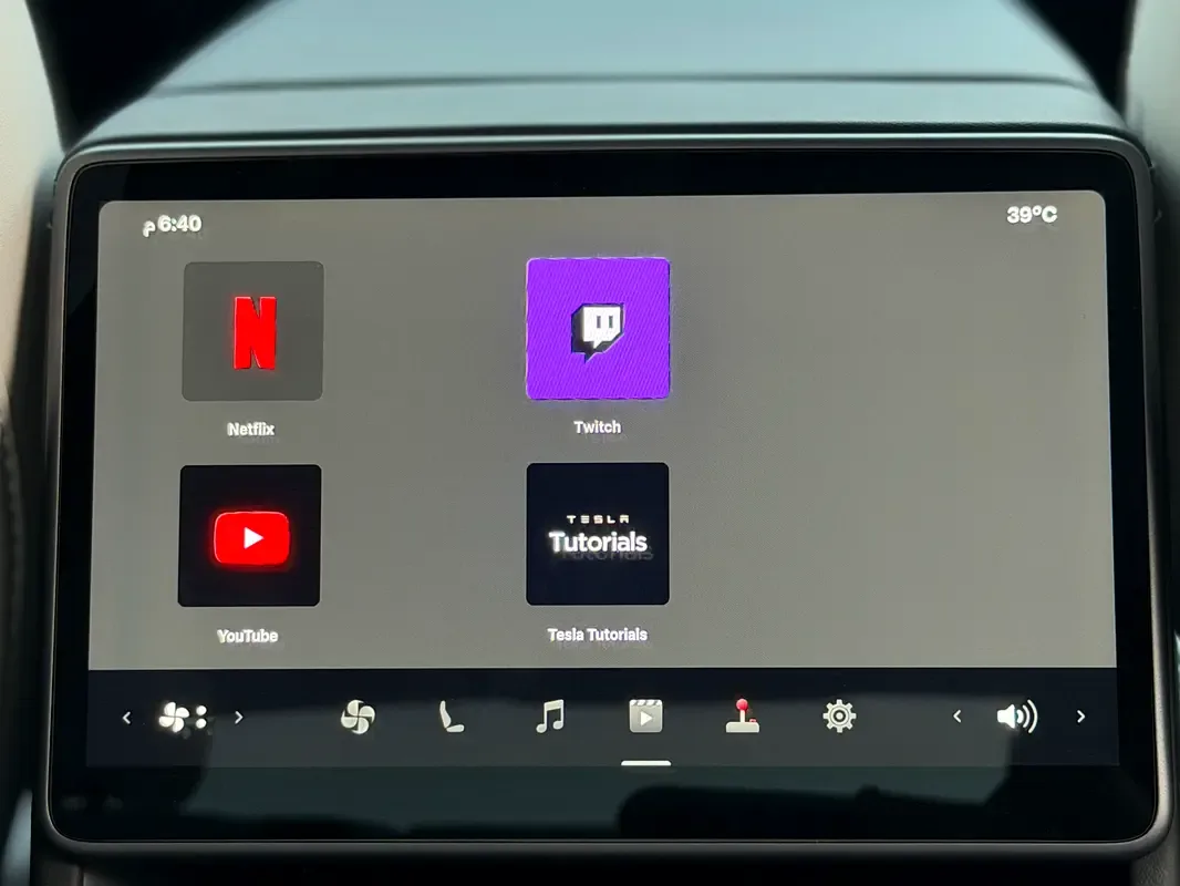 Tesla Model Y AT AWD (450 hp) - 13