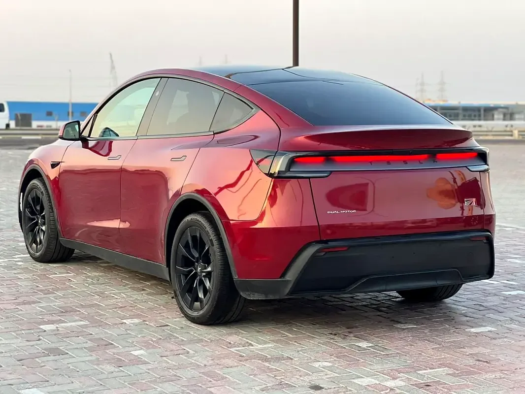 Tesla Model Y AT AWD (450 hp) - 5