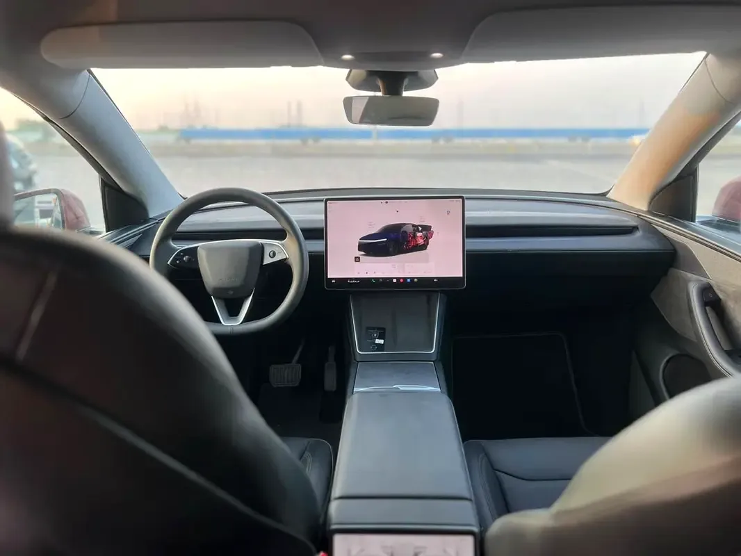 Tesla Model Y AT AWD (450 hp) - 11