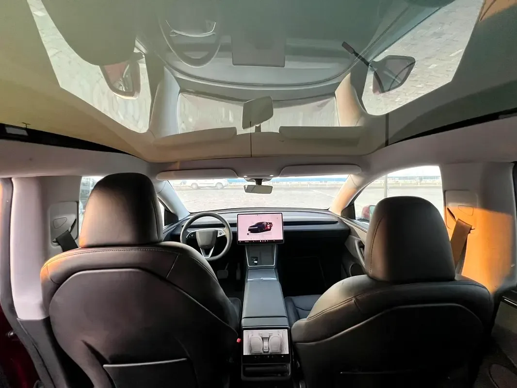 Tesla Model Y AT AWD (450 hp) - 9