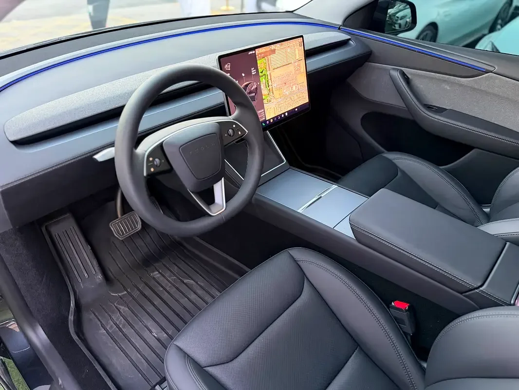 Tesla Model Y AT AWD (460 حصان) - 9