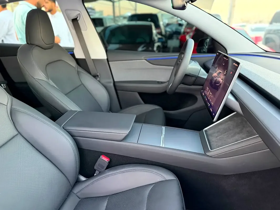 Tesla Model Y AT AWD (460 حصان) - 10