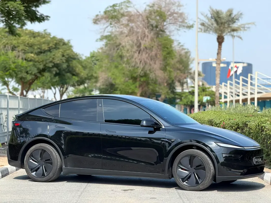 Tesla Model Y AT RWD (299 حصان) - 2