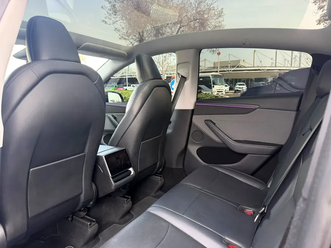 Tesla Model Y AT RWD (299 حصان) - 12