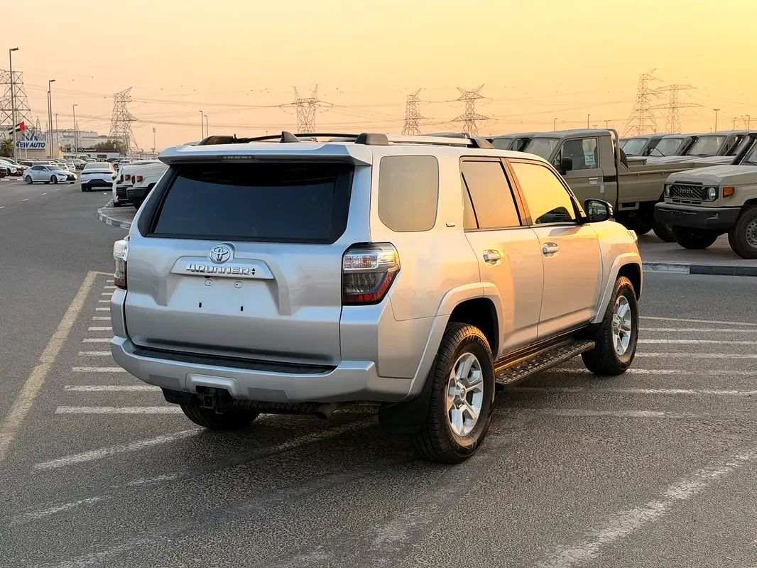 Toyota 4Runner 4.0 AT (273 حصان) - 2
